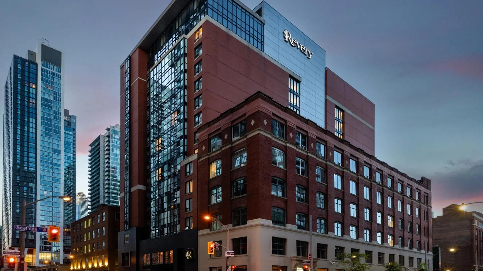 Where to Stay in Downtown Toronto: 5 Best Luxury Hotels