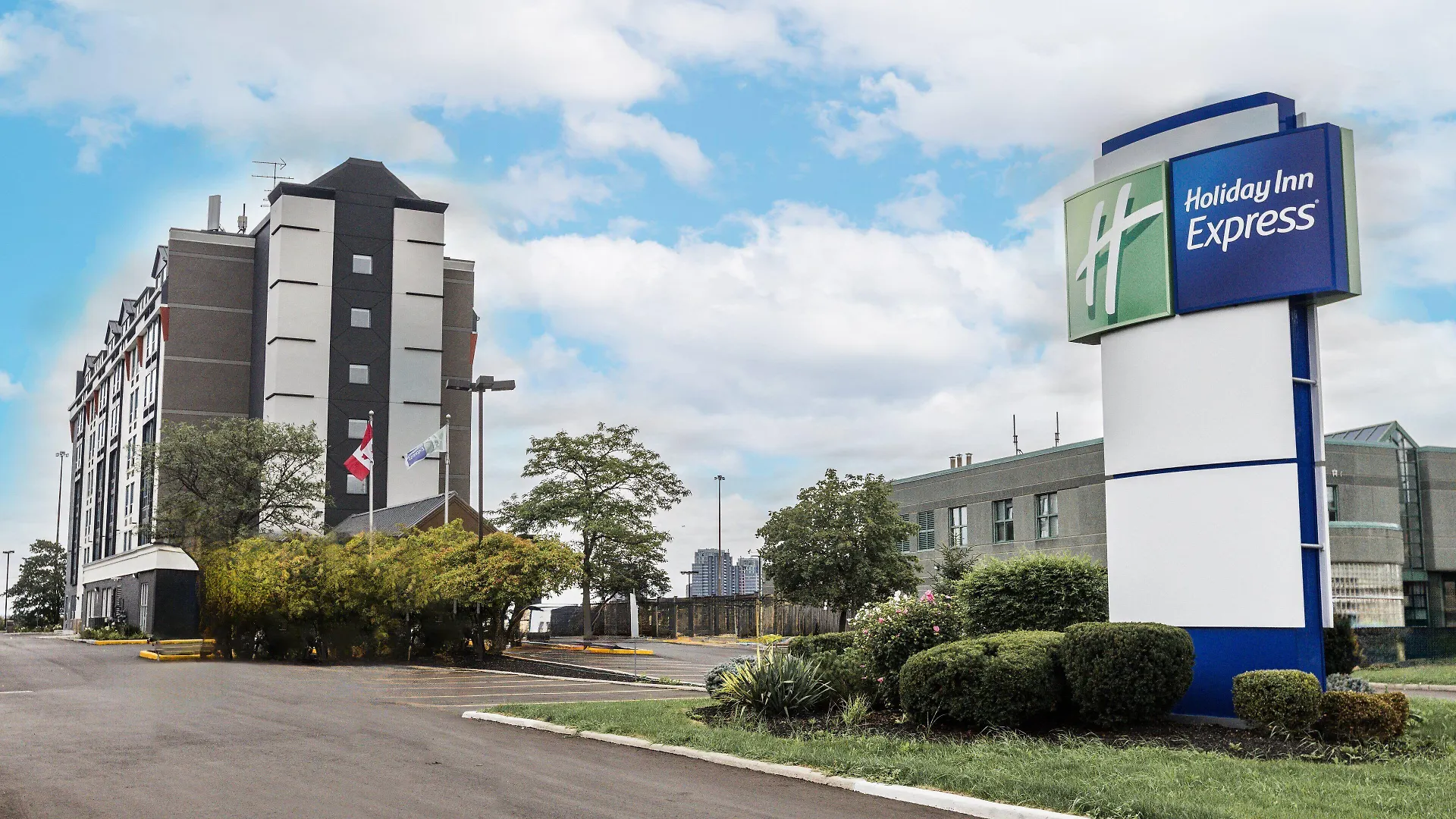 Staying In North York: 5 Budget Hotels Compared