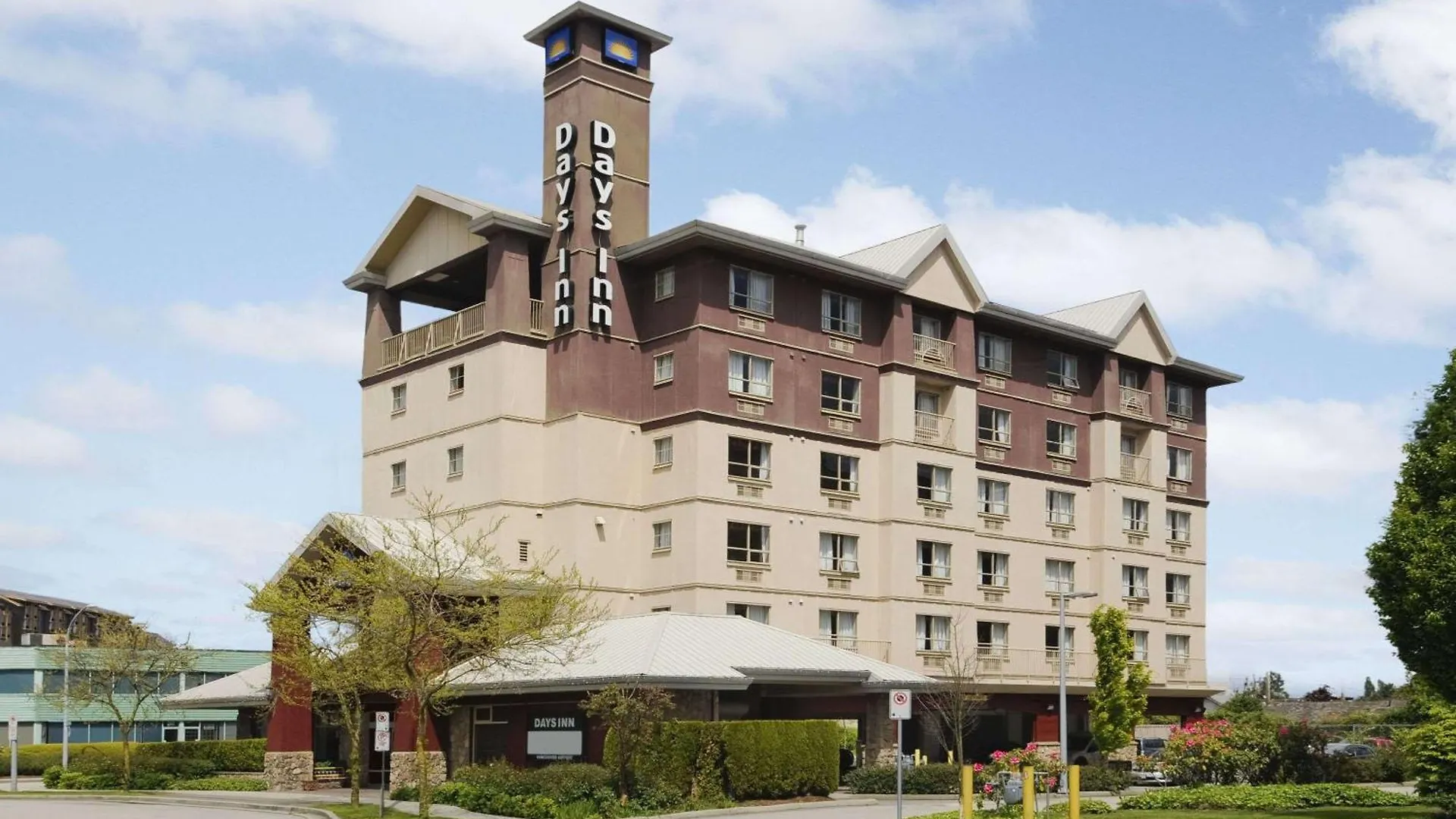 15 Smart Airport Hotels Near Vancouver City Hall Worth Booking