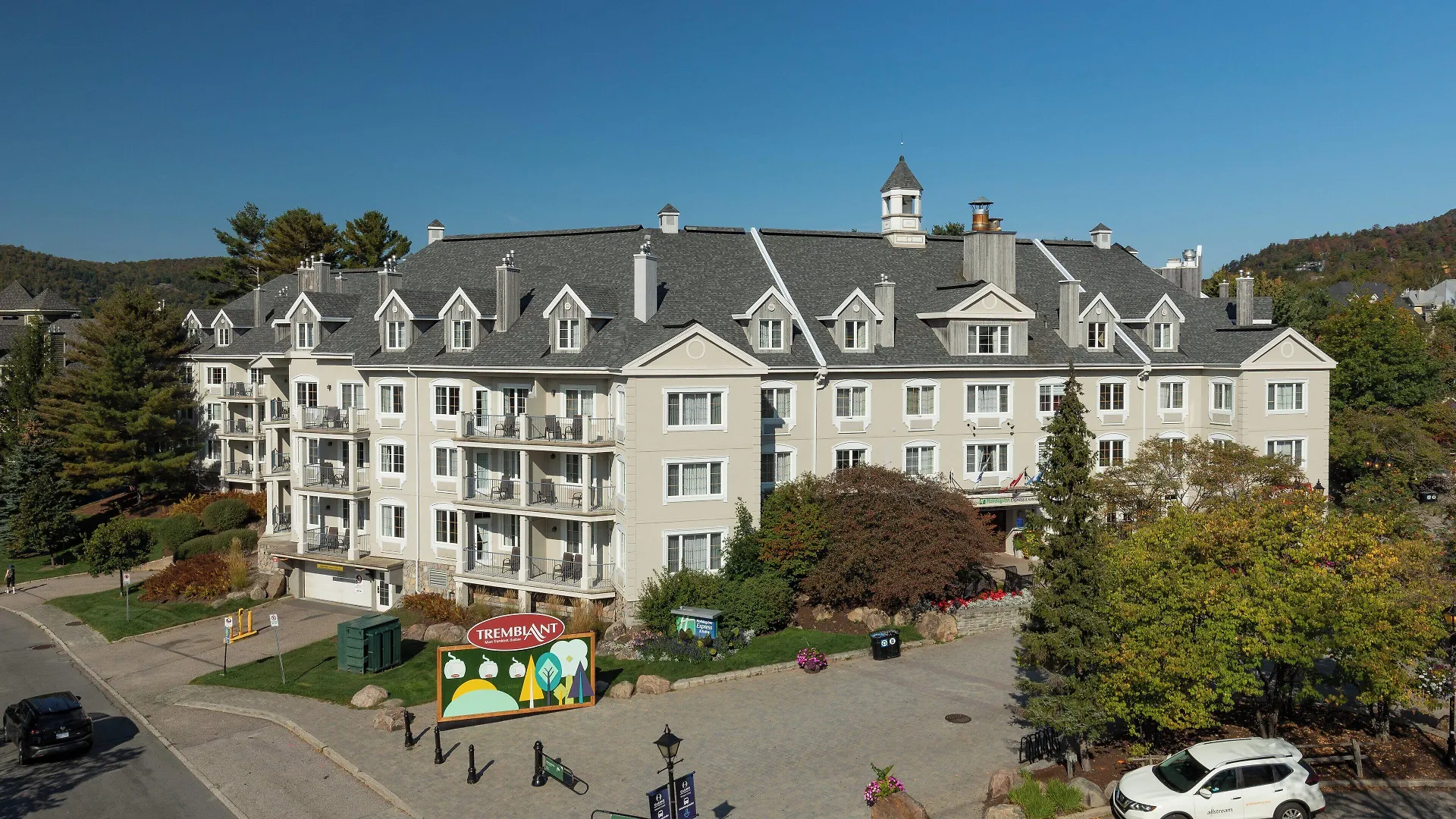 7 Family Hotels Near Gray Rocks Ski Resort Worth Booking