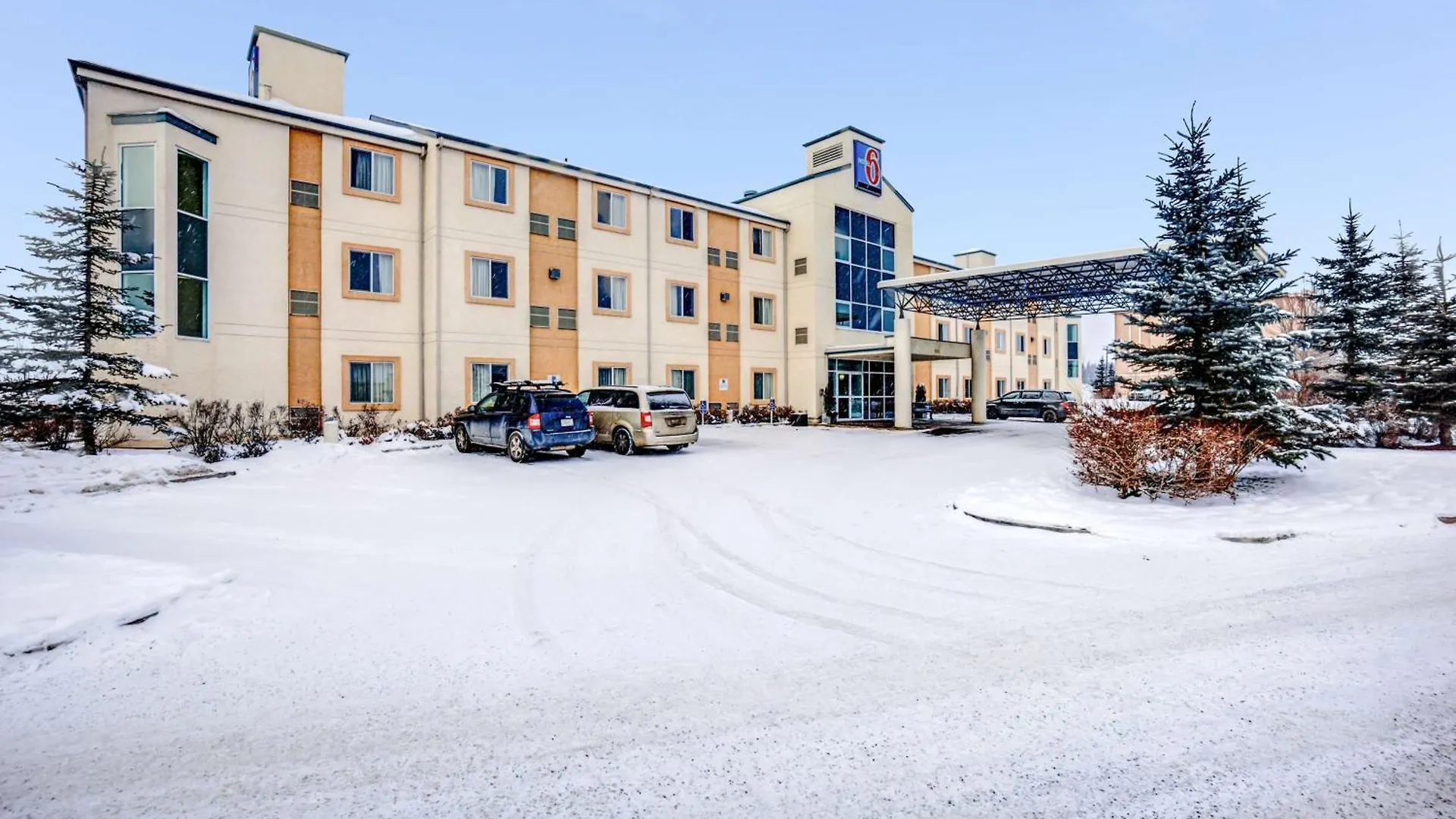 4 Business Hotels Close to Sunnybrook Farm Museum, Red Deer