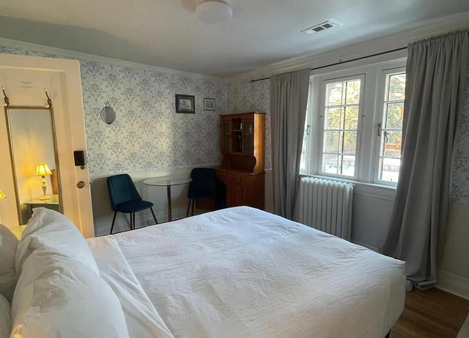 4 Solid 3-Star Hotels Near Brewer Park for Ottawa Stays