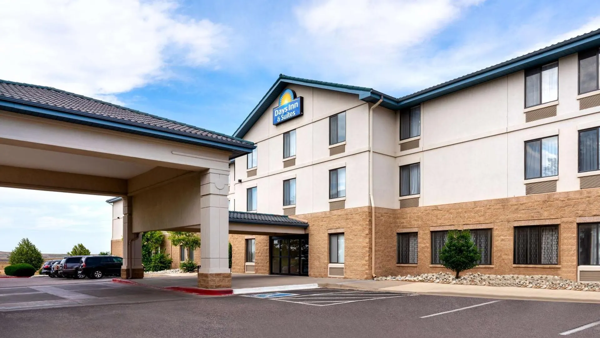 Staying Near Silverman Park: 7 Budget Hotels Compared