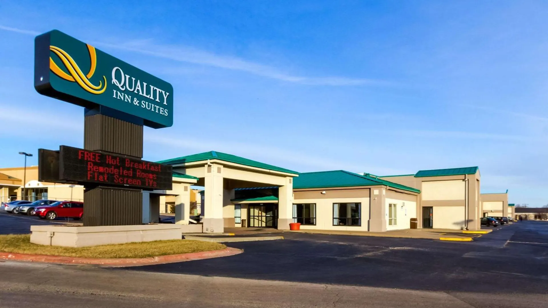 Where to Stay for Work: 7 Business Hotels Near John O'Donnell Stadium