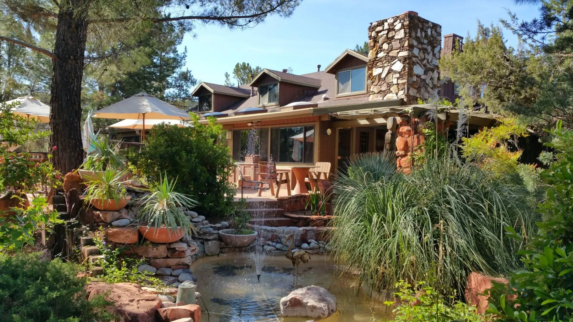 6 Central Sedona Hotels Near Chapel of the Holy Cross