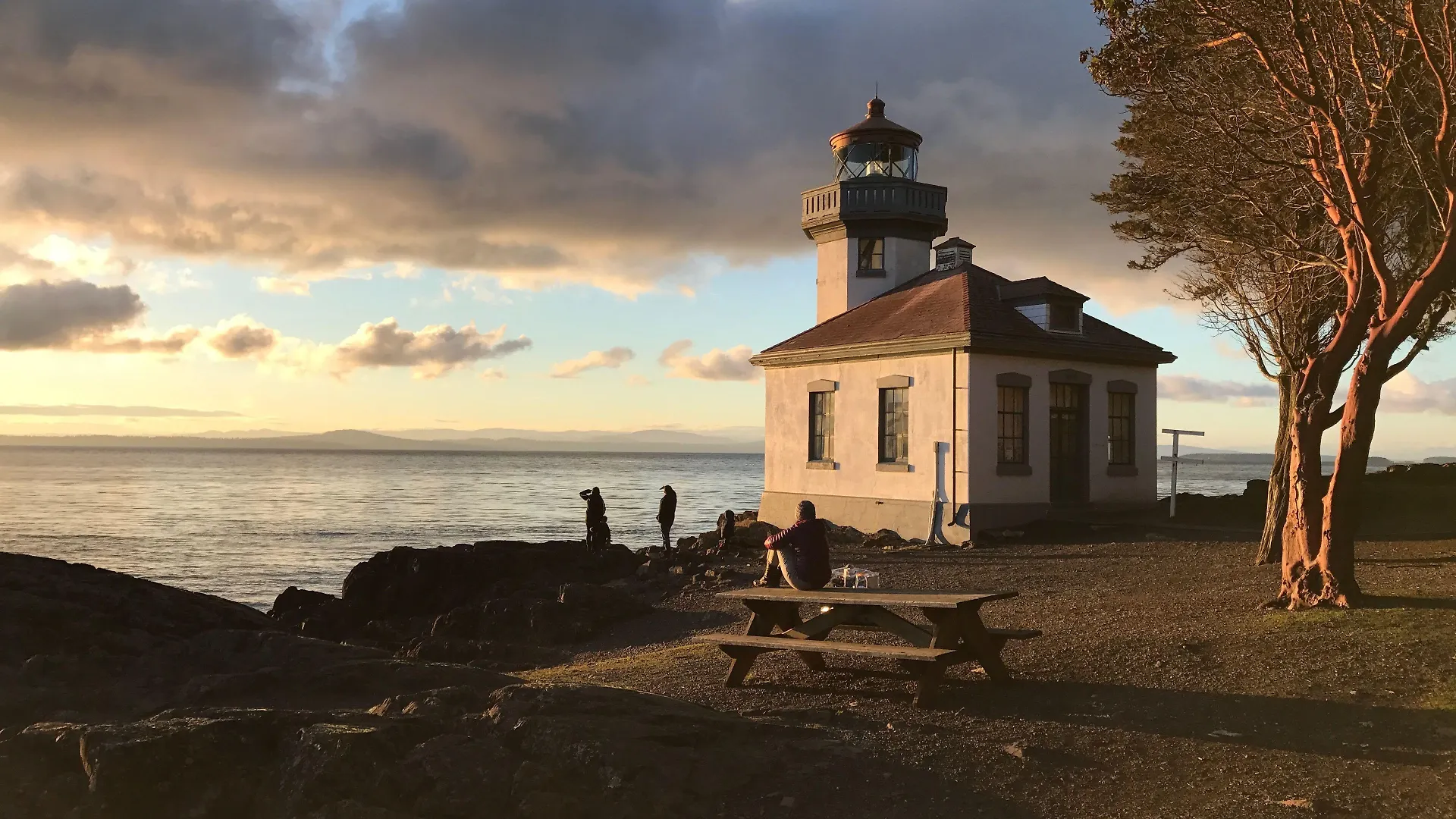 4 Smart Central Hotels Near Friday Harbor Maritime Museum