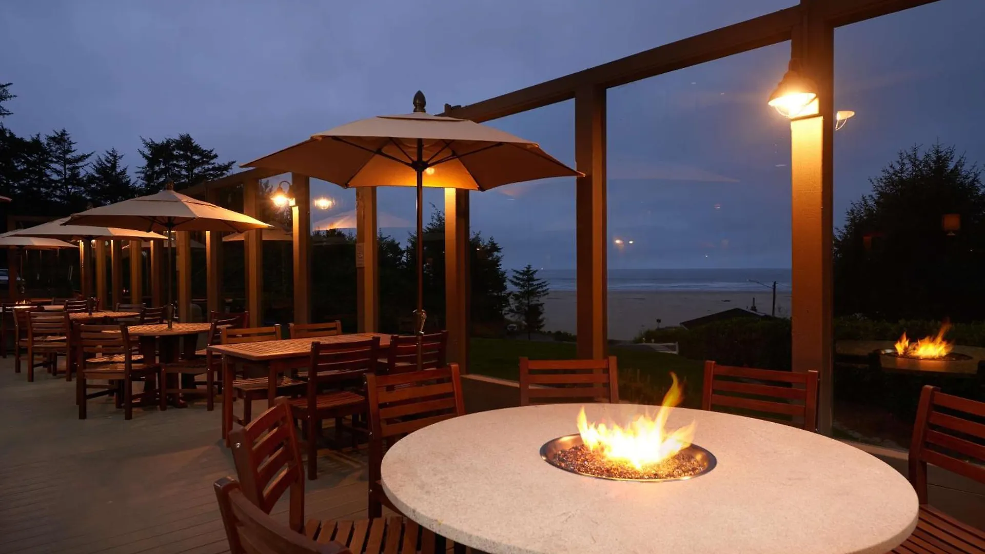 Where to Stay Near Oregon Undersea Gardens: 5 Beach Hotels