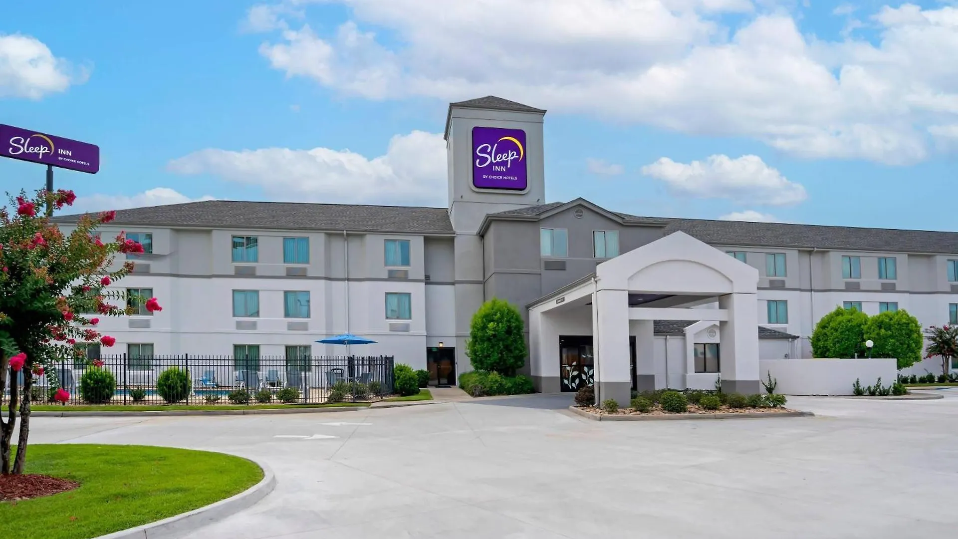 Staying Near Southgate: 6 Business Hotels in Baton Rouge Compared