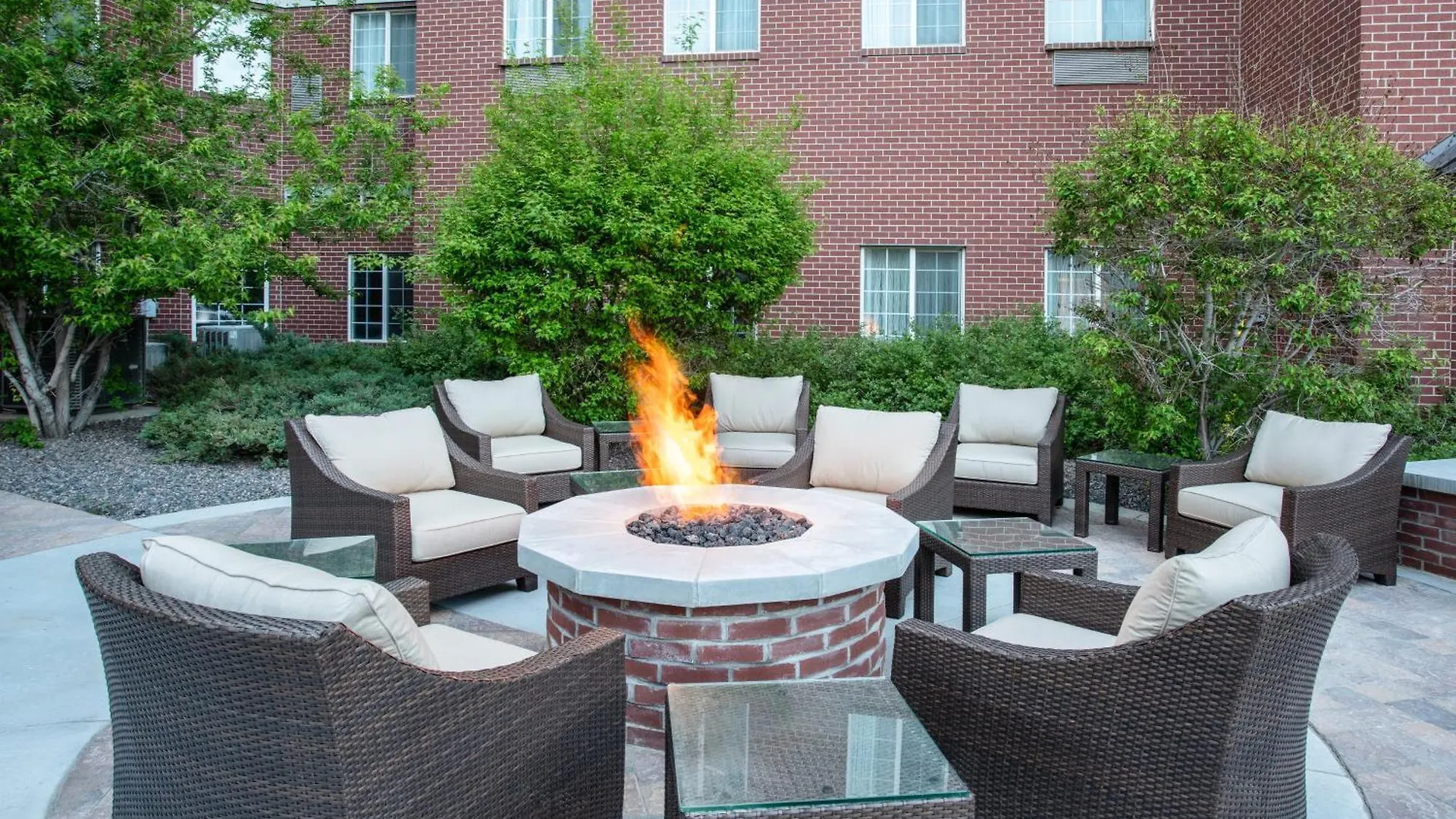 Staying Near Silverman Park: 4 Family Hotels Compared