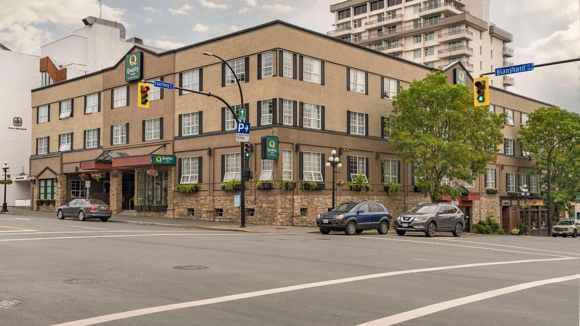 9 Smart Hotels In Downtown Victoria Worth Booking