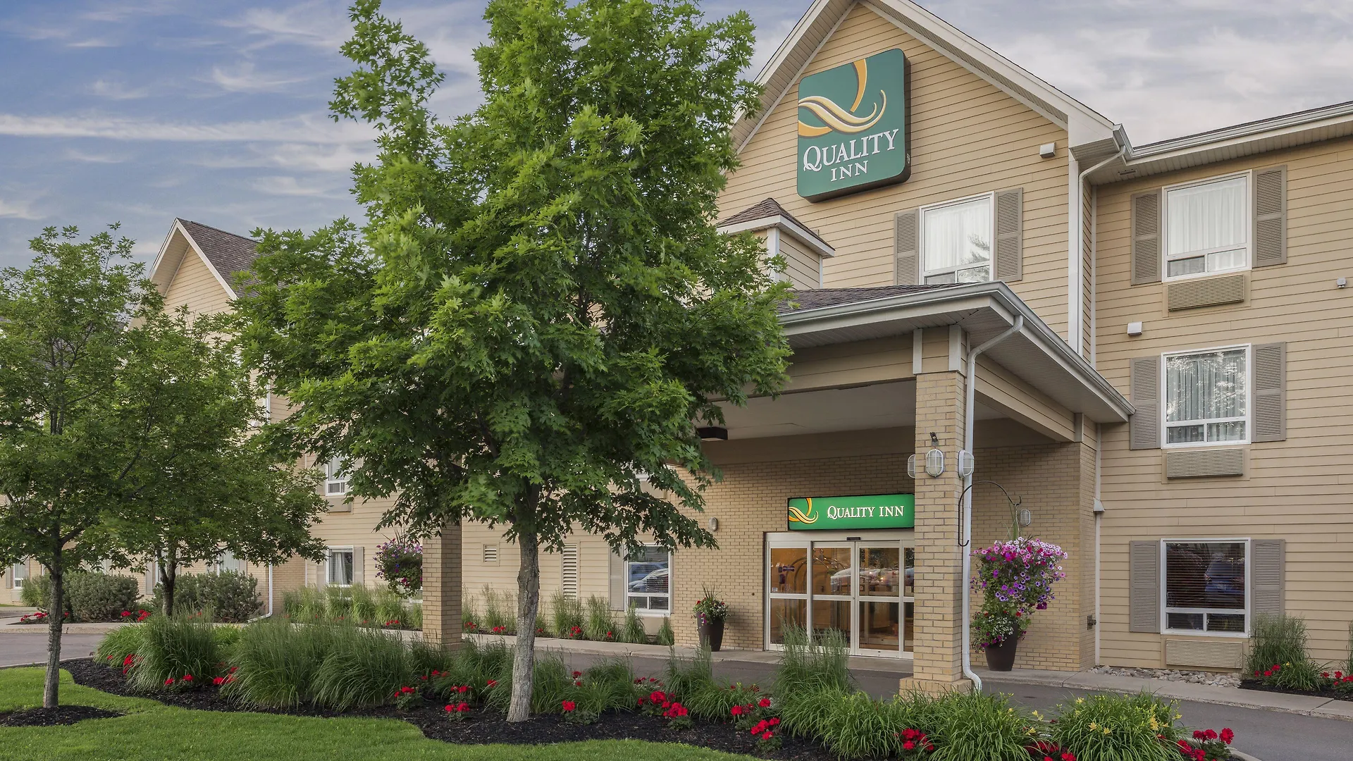 4 Family Hotels Close to Galerie D'art de L'universite Moncton