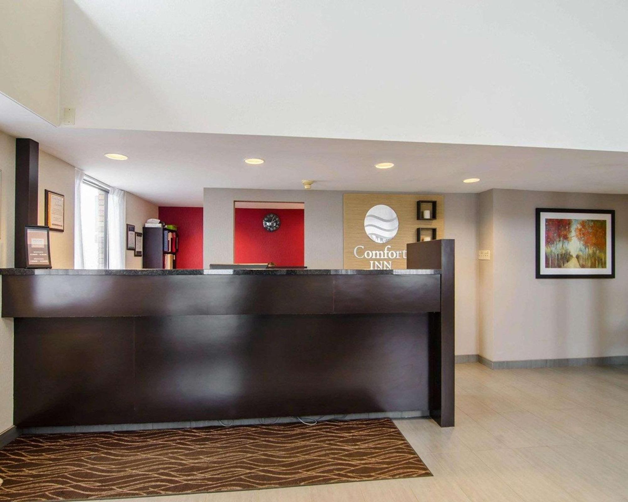 14 Airport Hotels Near Credit Union Centre That Deliver