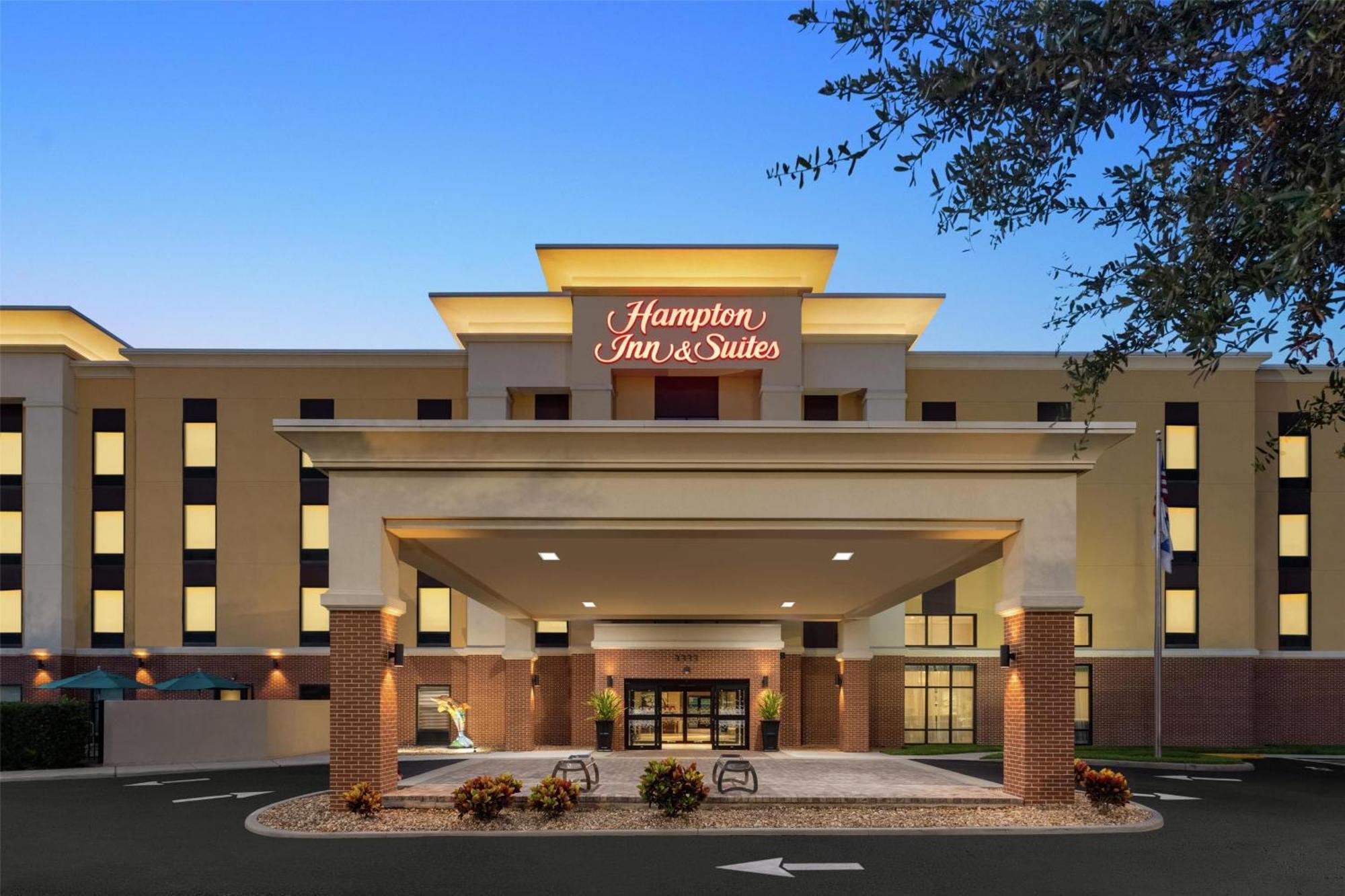 4 Family-Friendly Hotels Near Lowry Park Zoo That Deliver