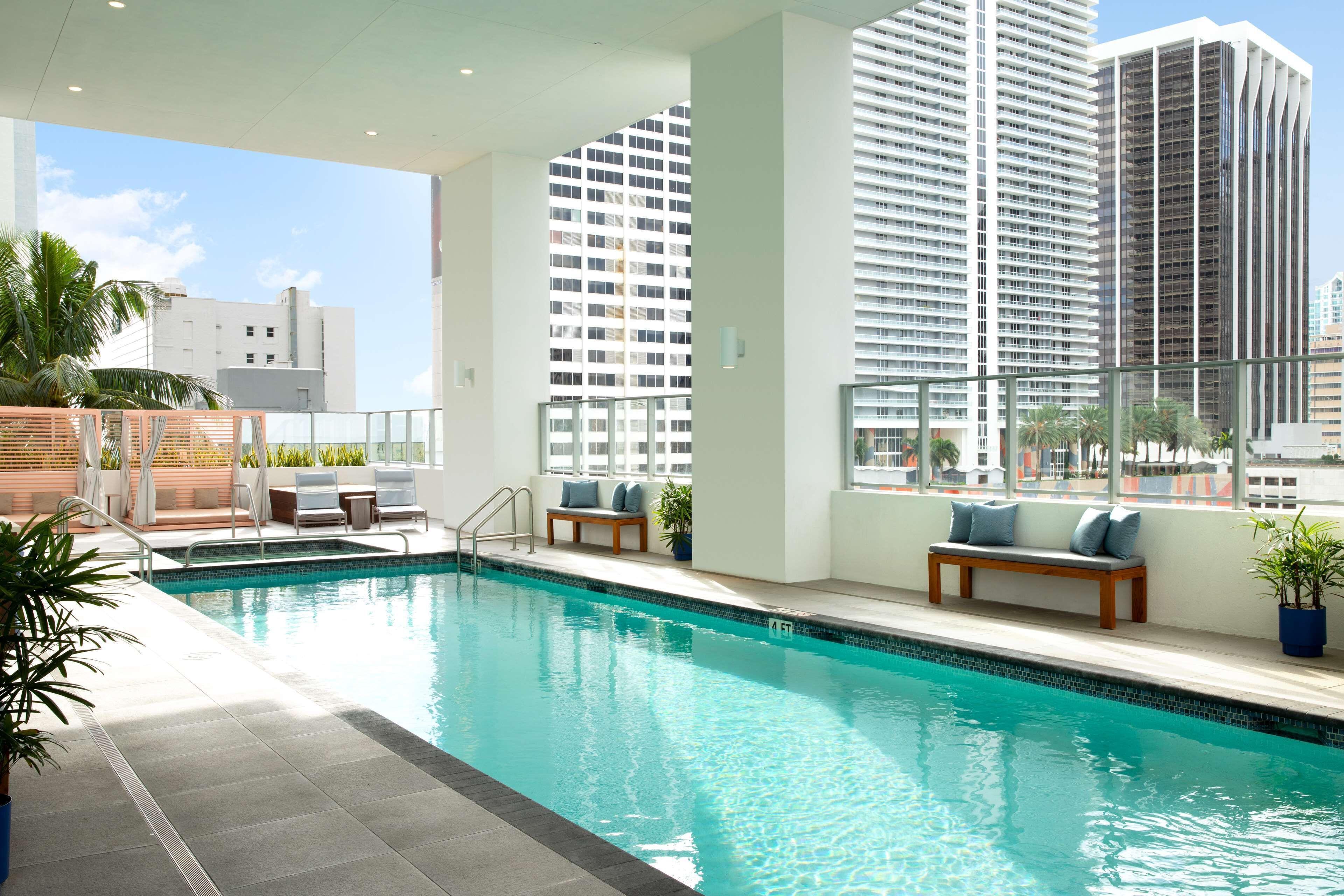 Staying Near Riverside Park: 5 Family Hotels Compared