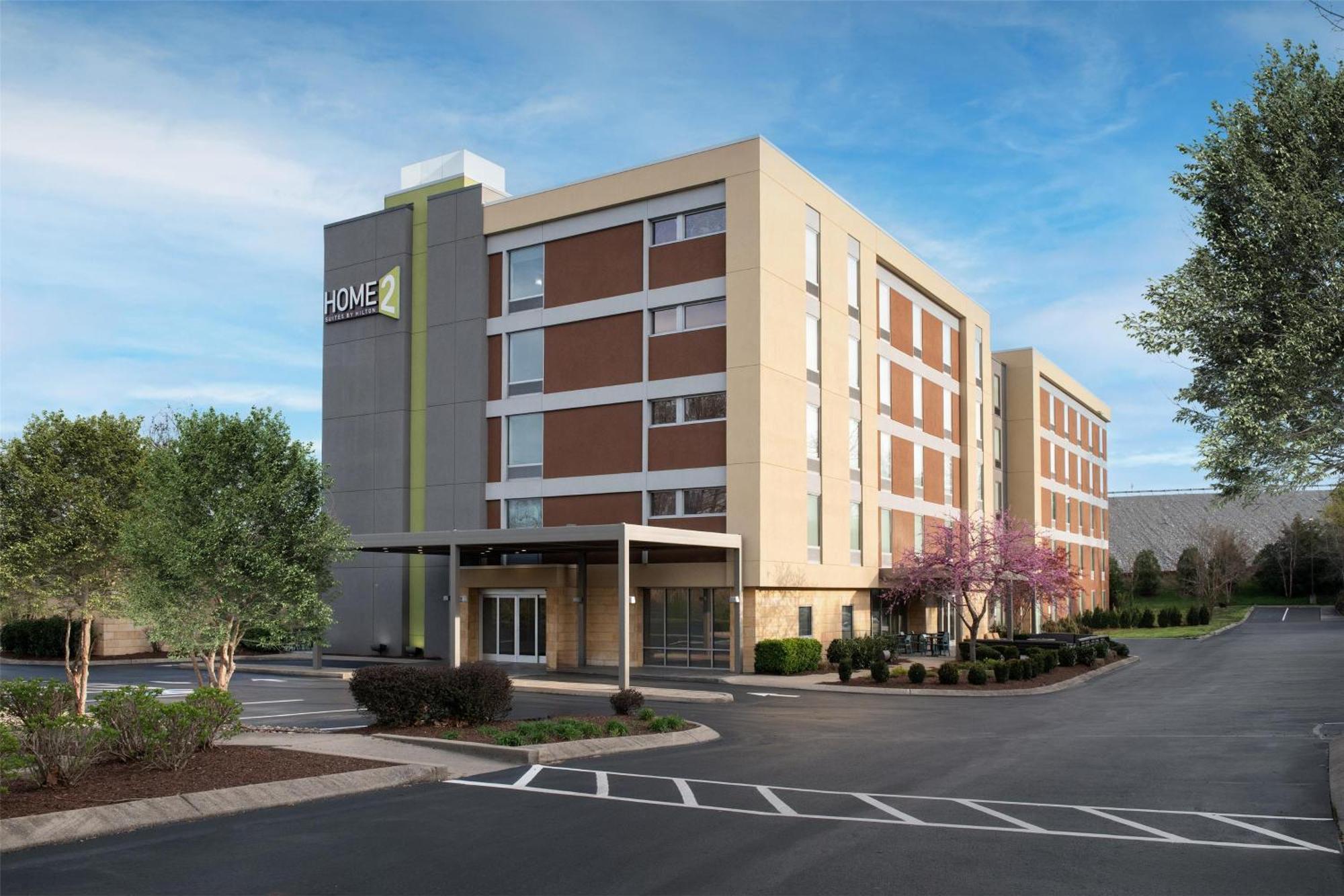 4 Family Hotels Near Nashville Zoo That Deliver