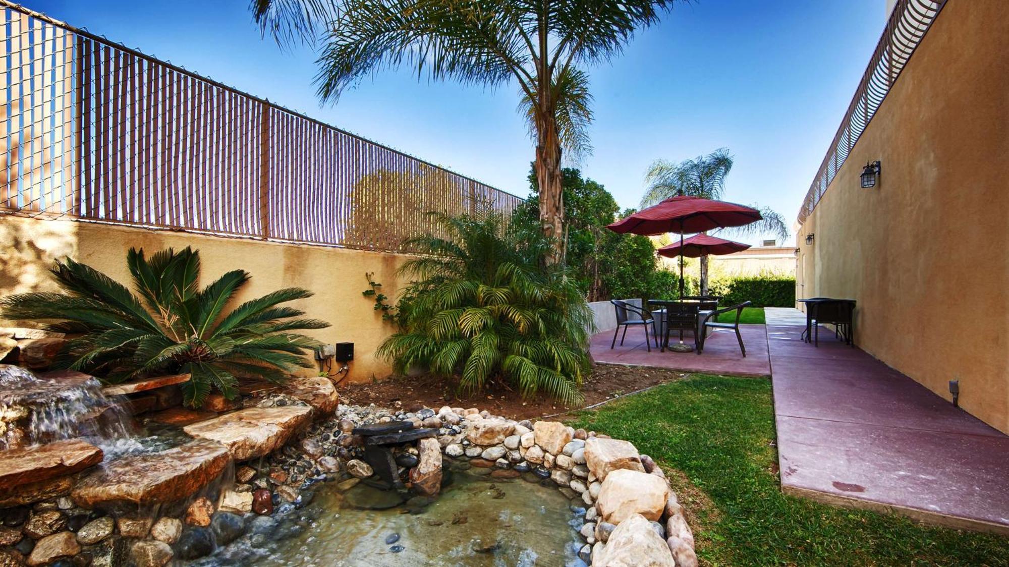 Staying Near Universal Studios Hollywood: 4 Budget Hotels Compared