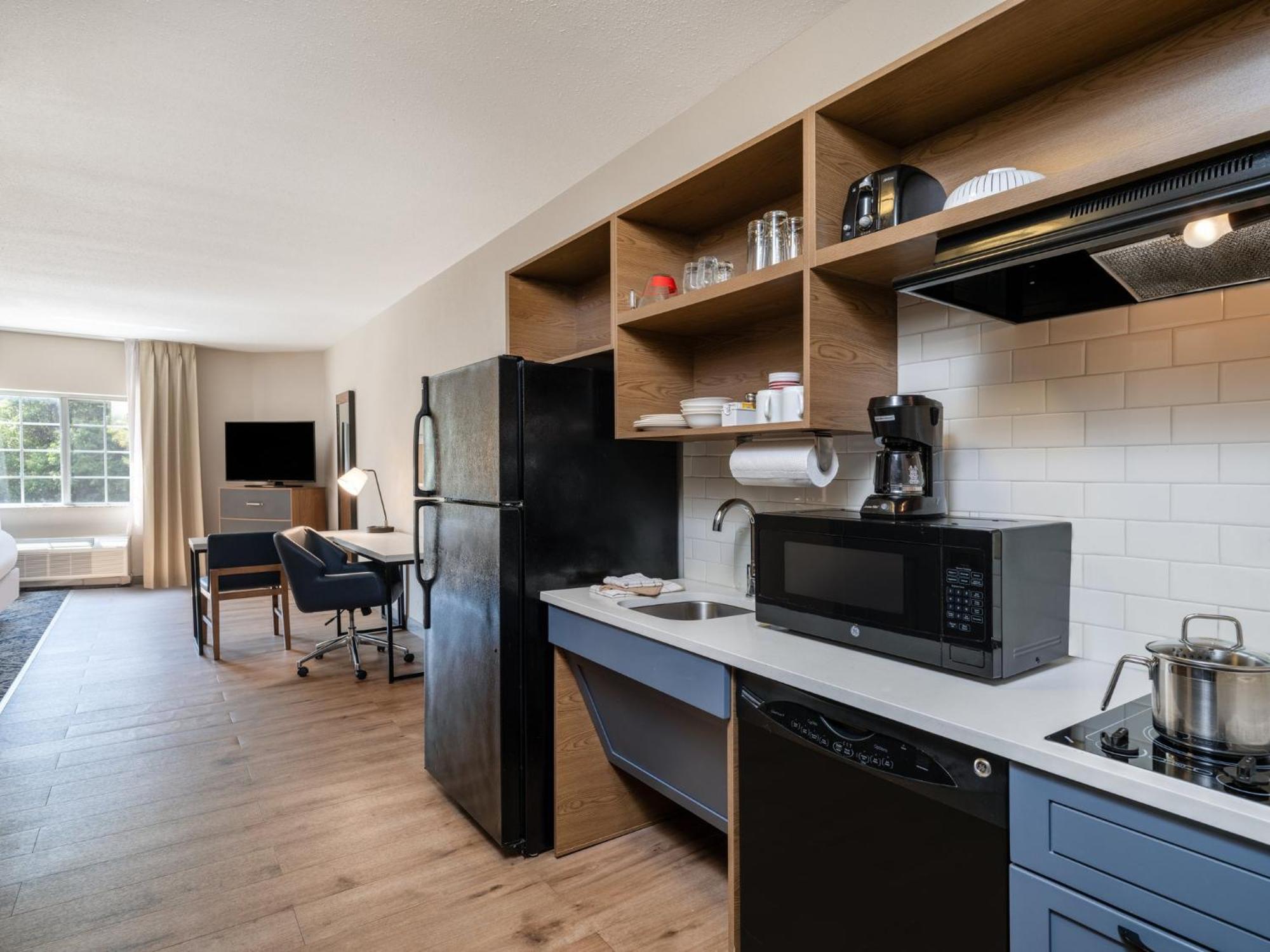 5 Airport Hotels Near Timbers at Troy Golf Course That Deliver