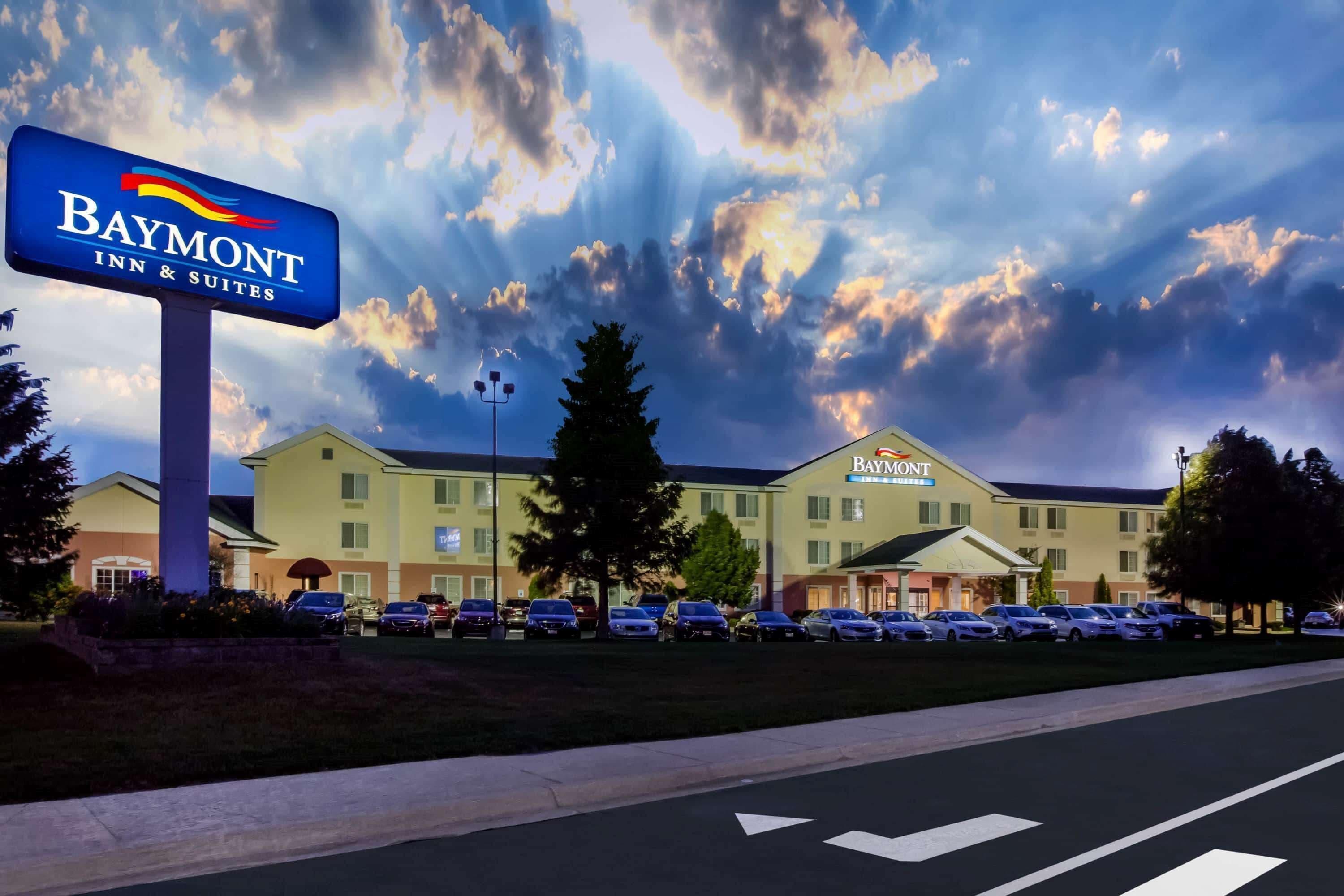 5 Smart Central Hotels Near Icebreaker Mackinaw Museum Worth Booking