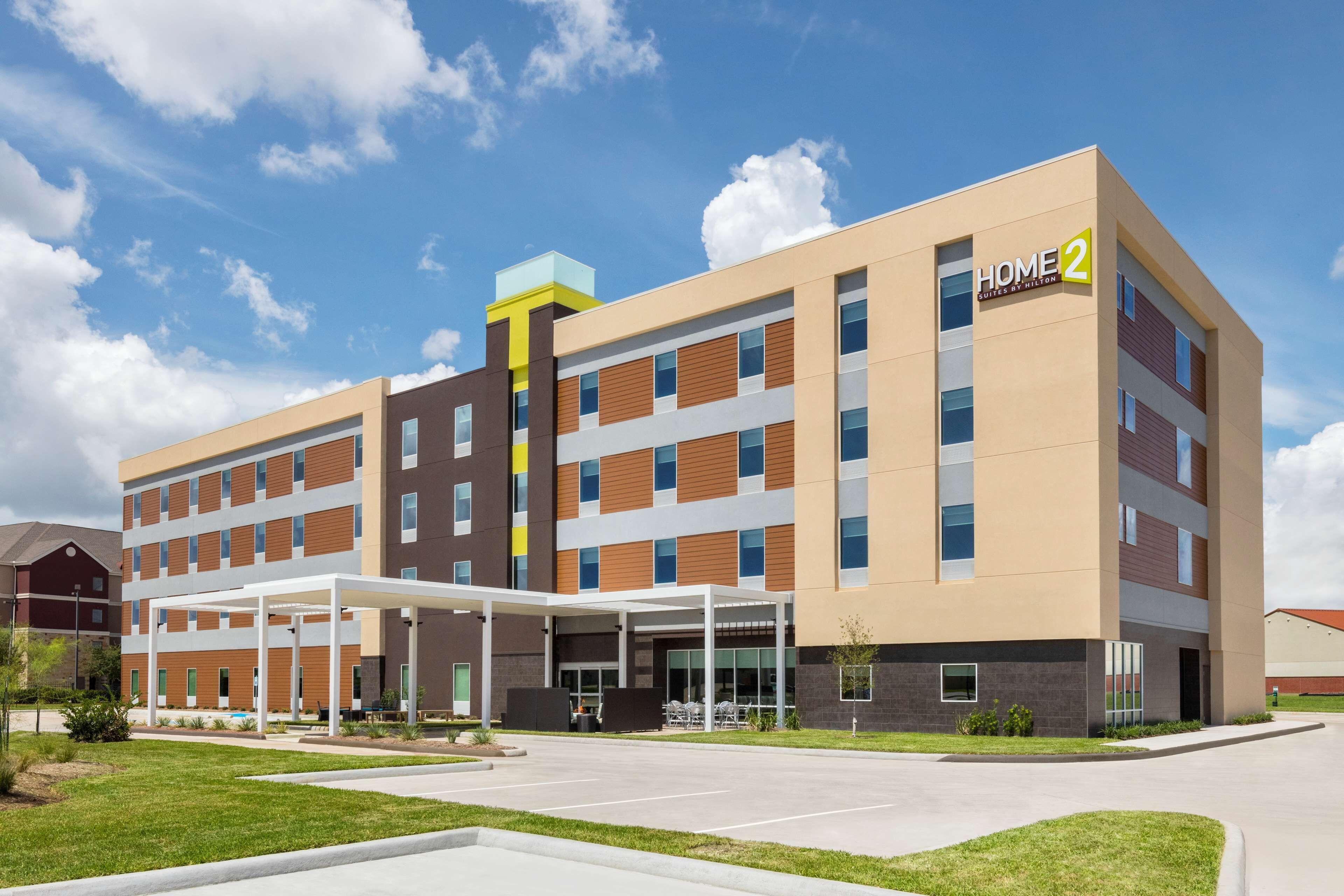 4 Business Hotels Near Houston Baptist University Worth Booking