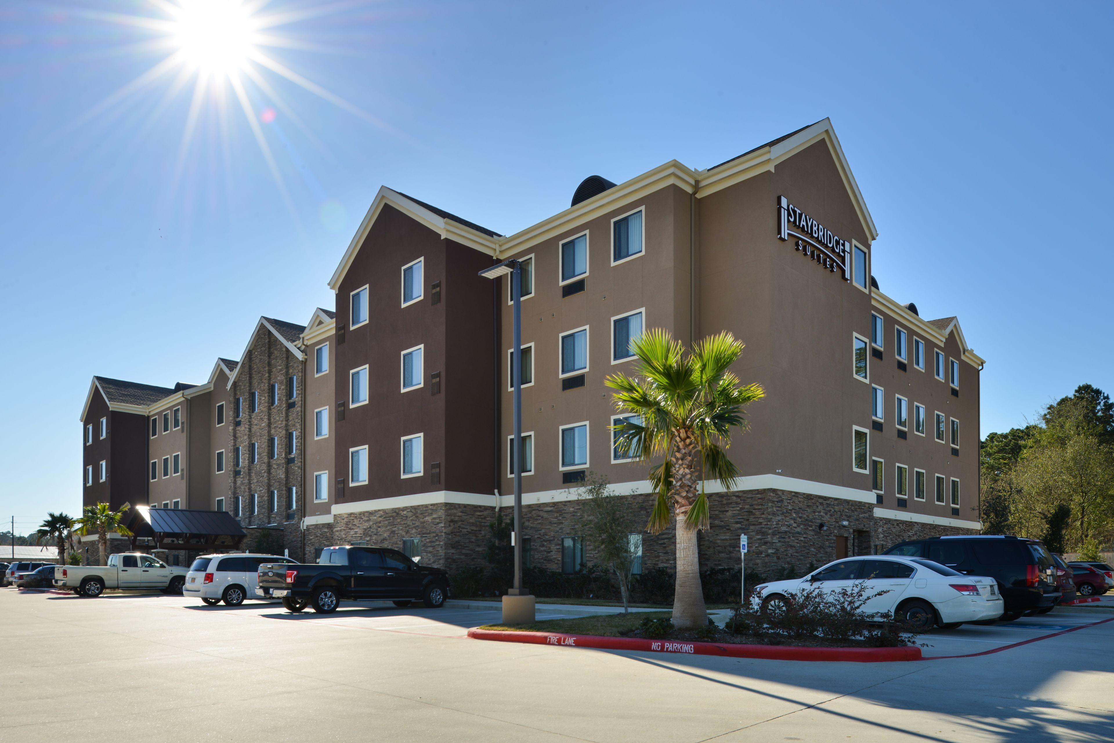 4 Golf Hotels Near Armoretto Oaks That Deliver on Comfort