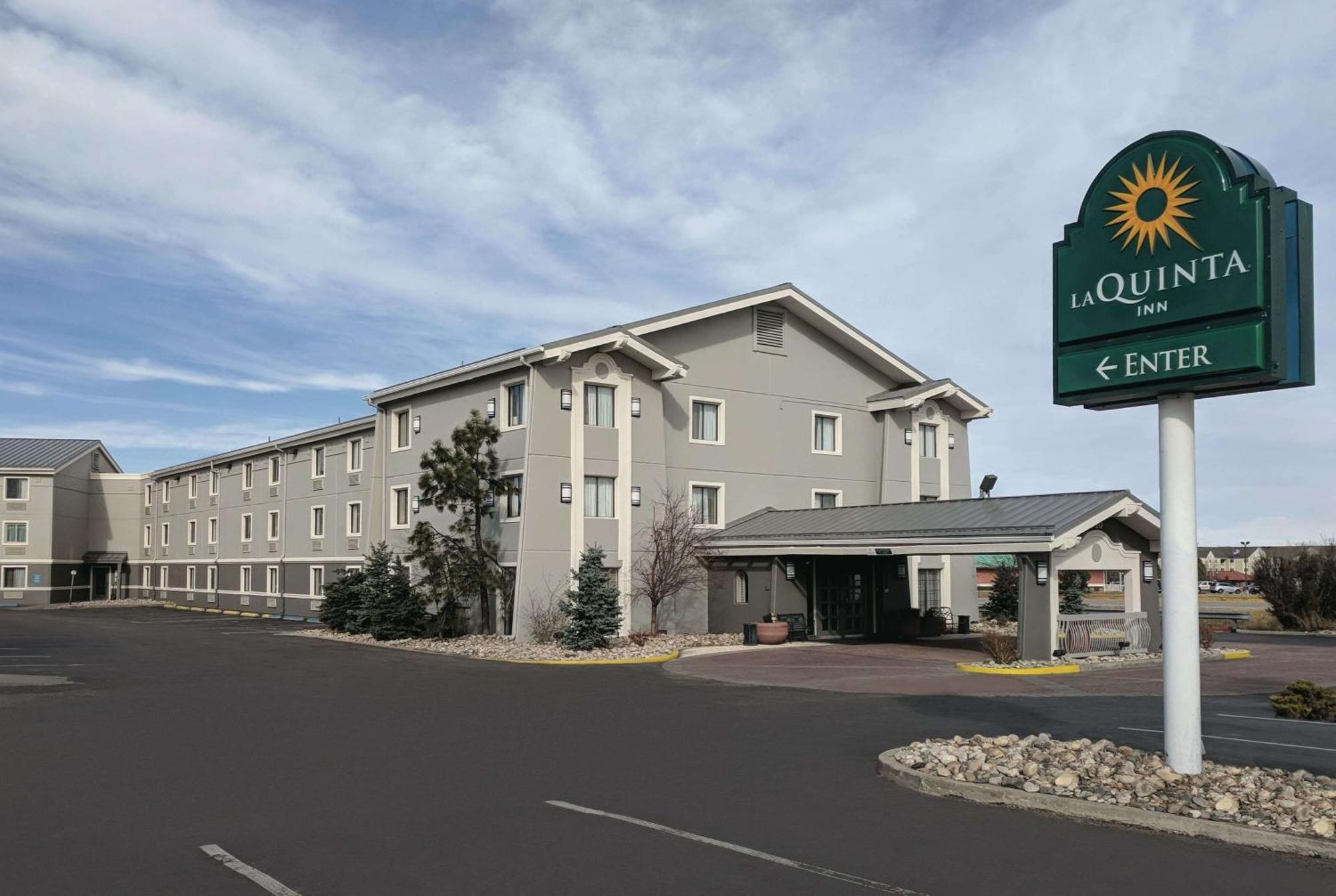 Staying Near the Old West Museum: 4 Airport Hotels Compared