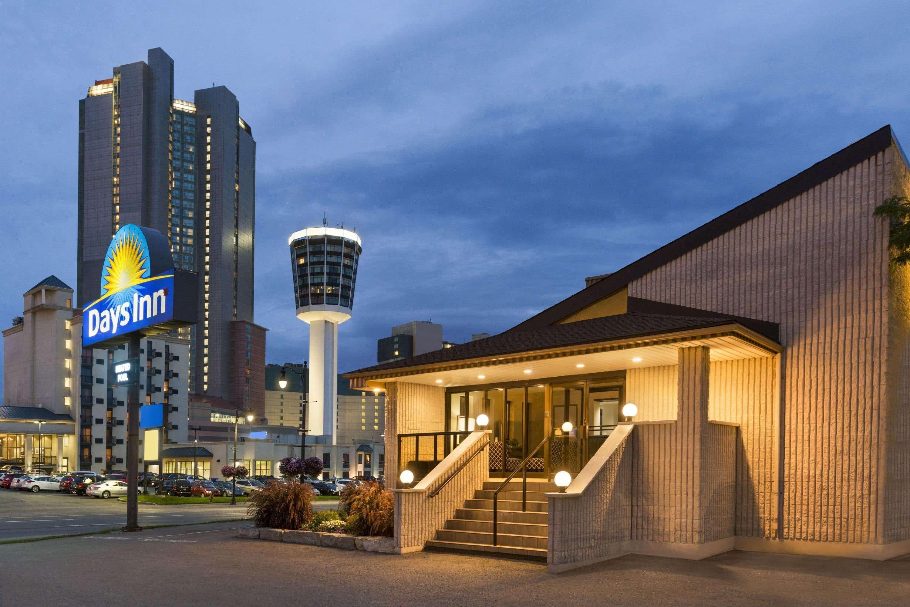 Staying In Fallsview: 7 Budget Hotels Compared