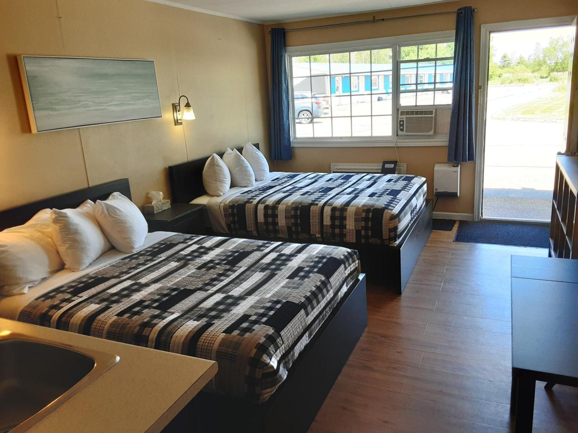 Staying In Bay of Fundy: 6 Budget Hotels Compared